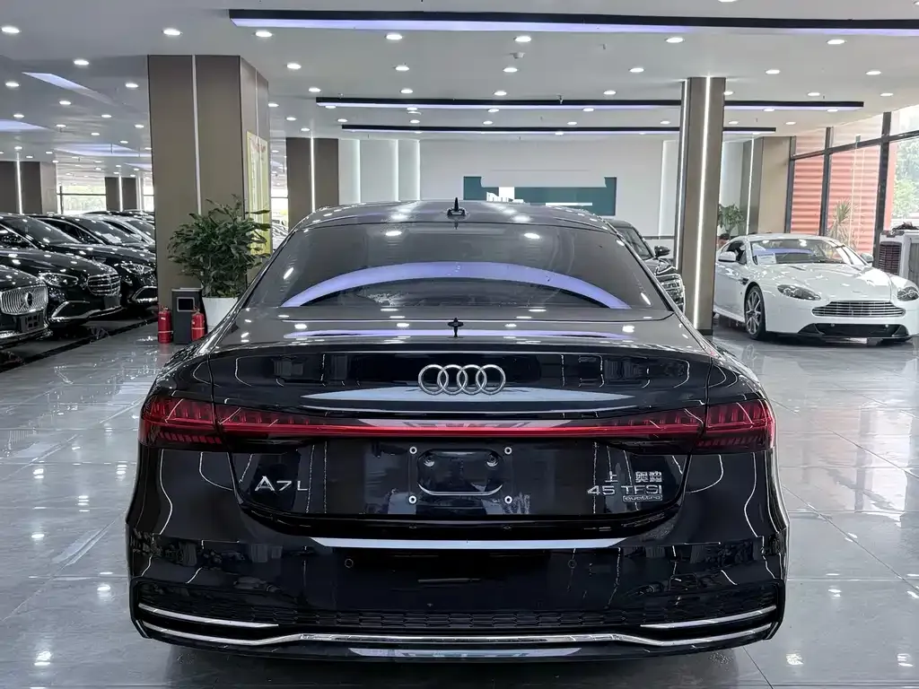 Audi A7L — фото 6
