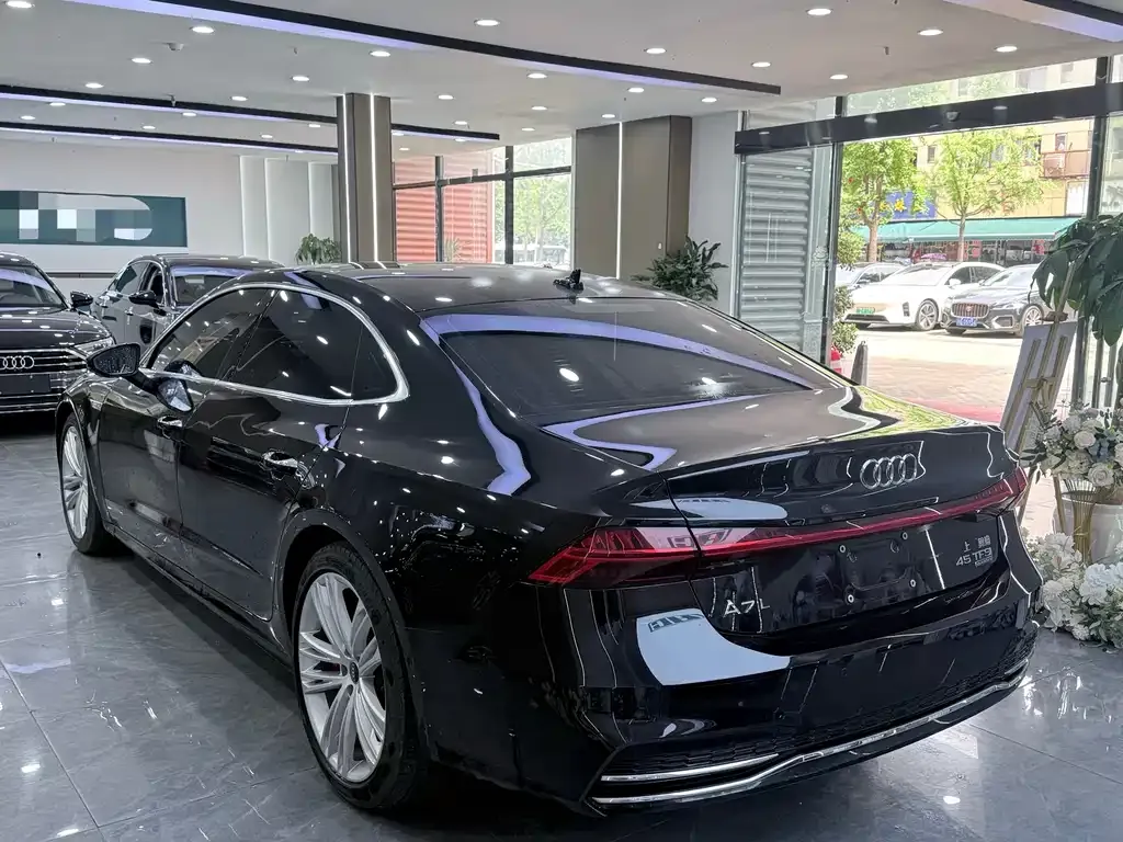 Audi A7L — фото 5