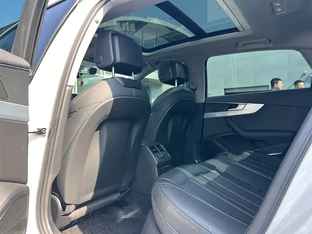 Audi A4L 2023 из CN, фото 5