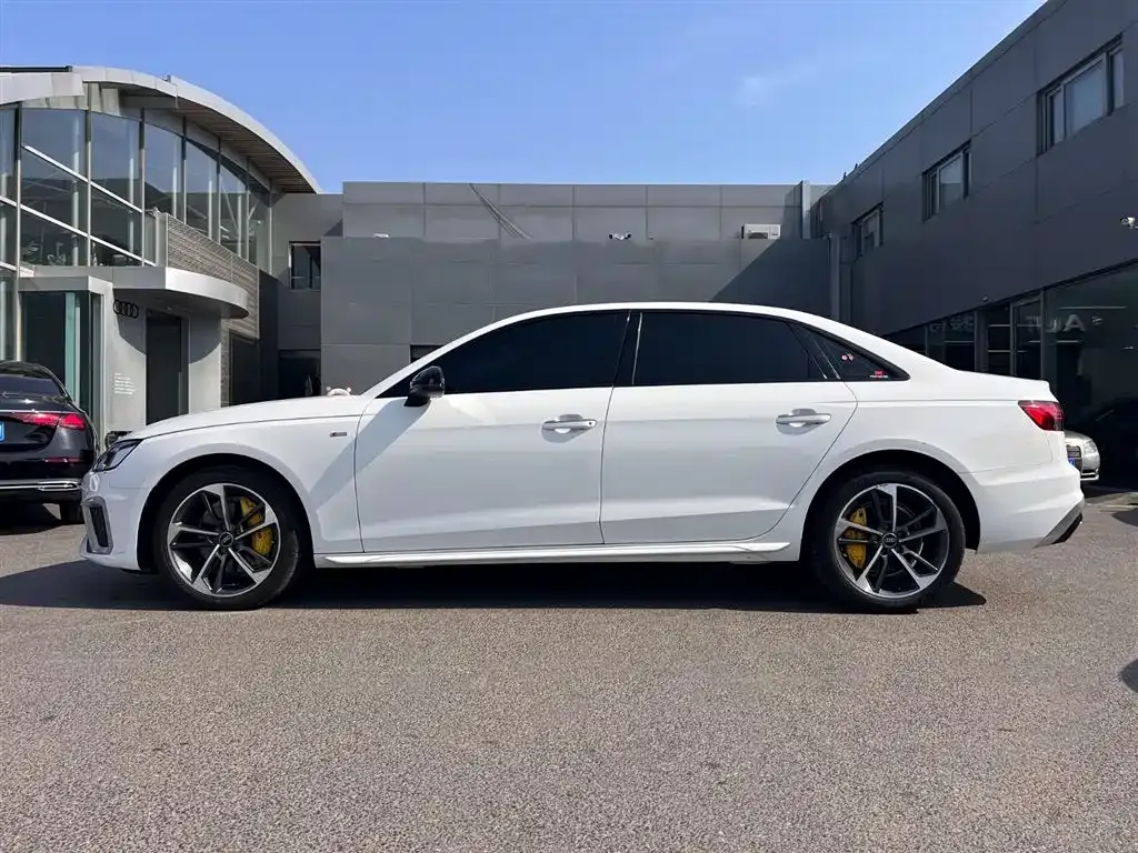 Audi A4L 2023 из CN, фото 10