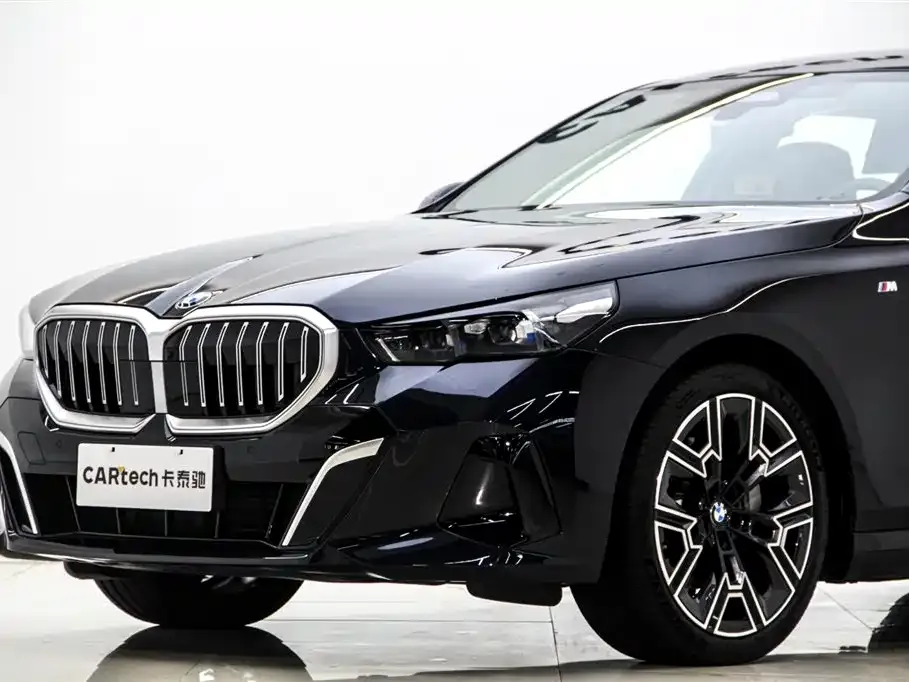 BMW 5 Series — фото 7