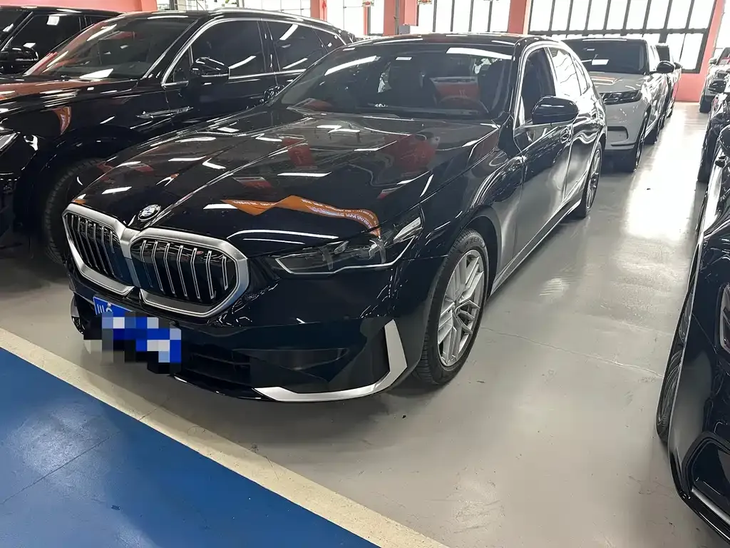 BMW 5 Series — фото 1