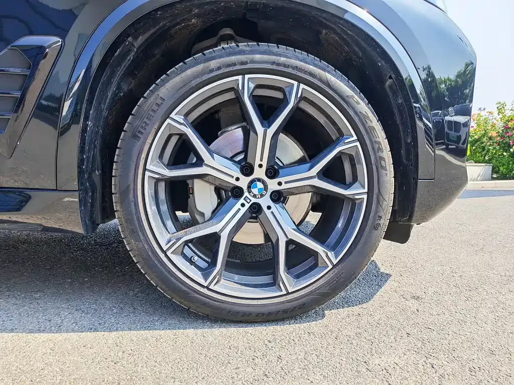 BMW X5 — фото 10