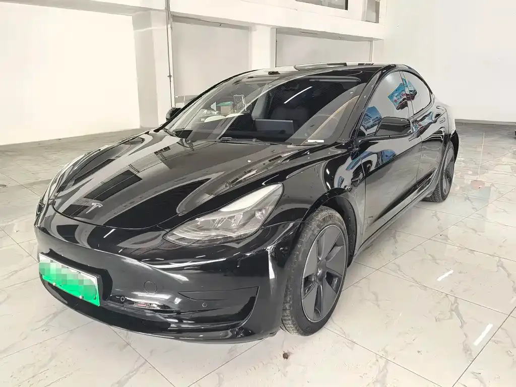 Tesla Model 3 — фото 1