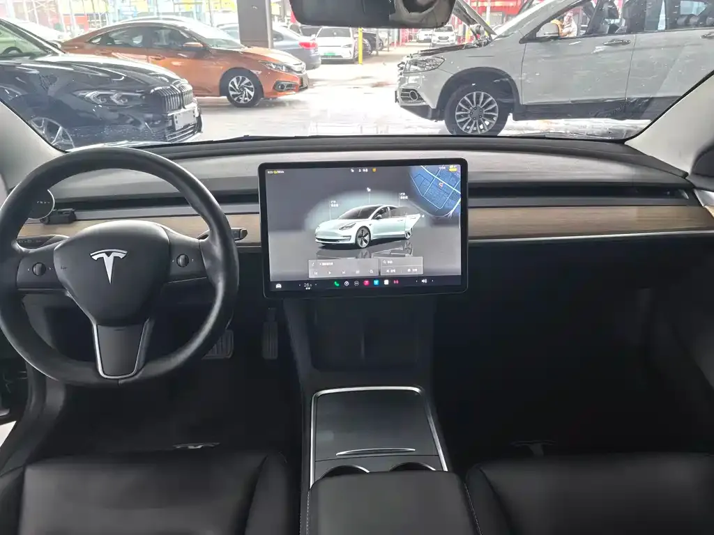 Tesla Model 3 — фото 2