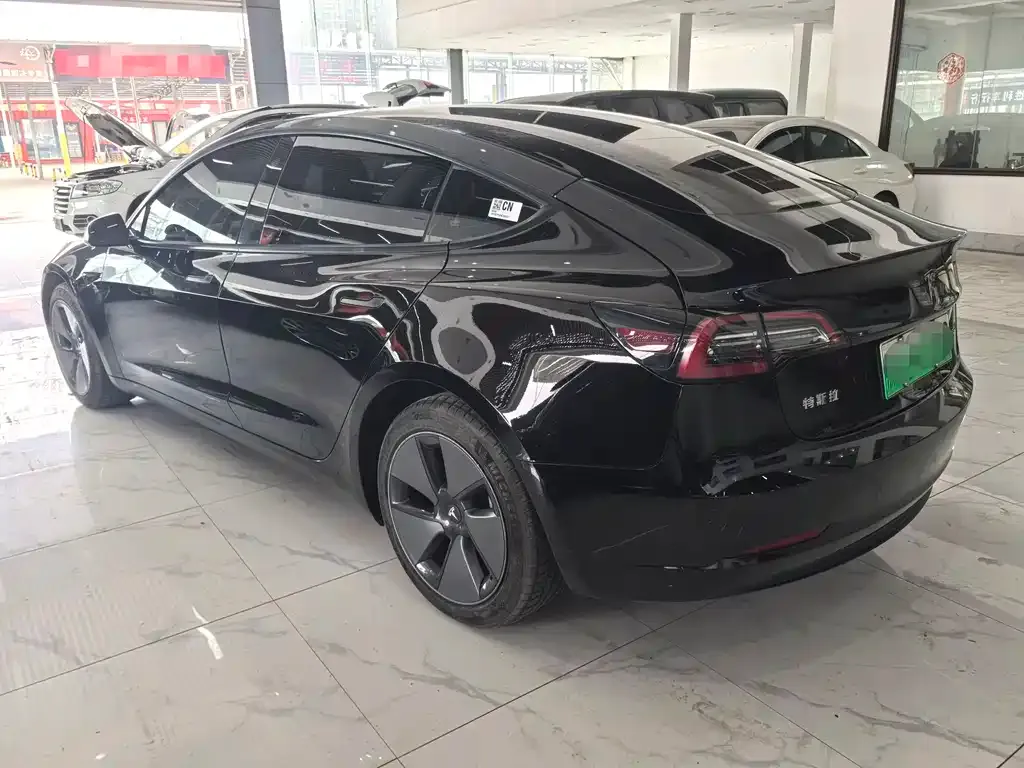 Tesla Model 3 — фото 7