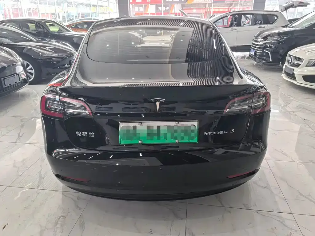 Tesla Model 3 — фото 9