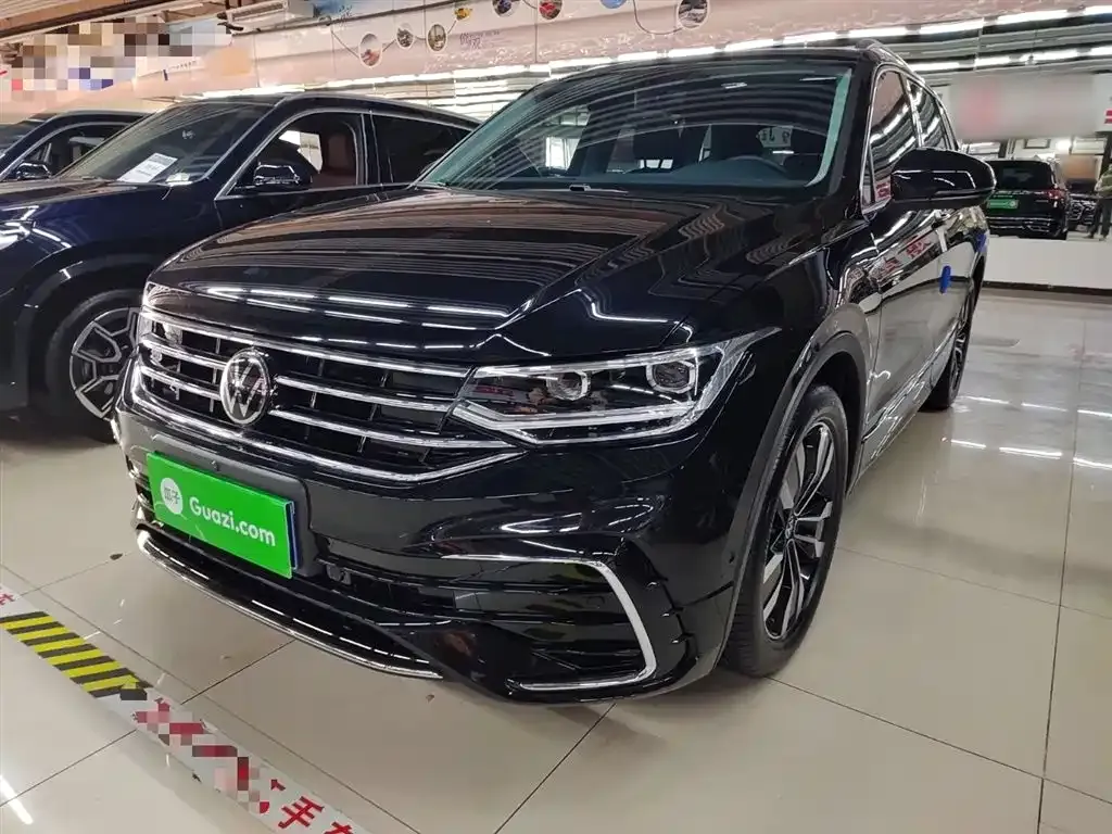 Volkswagen Tiguan L — фото 1
