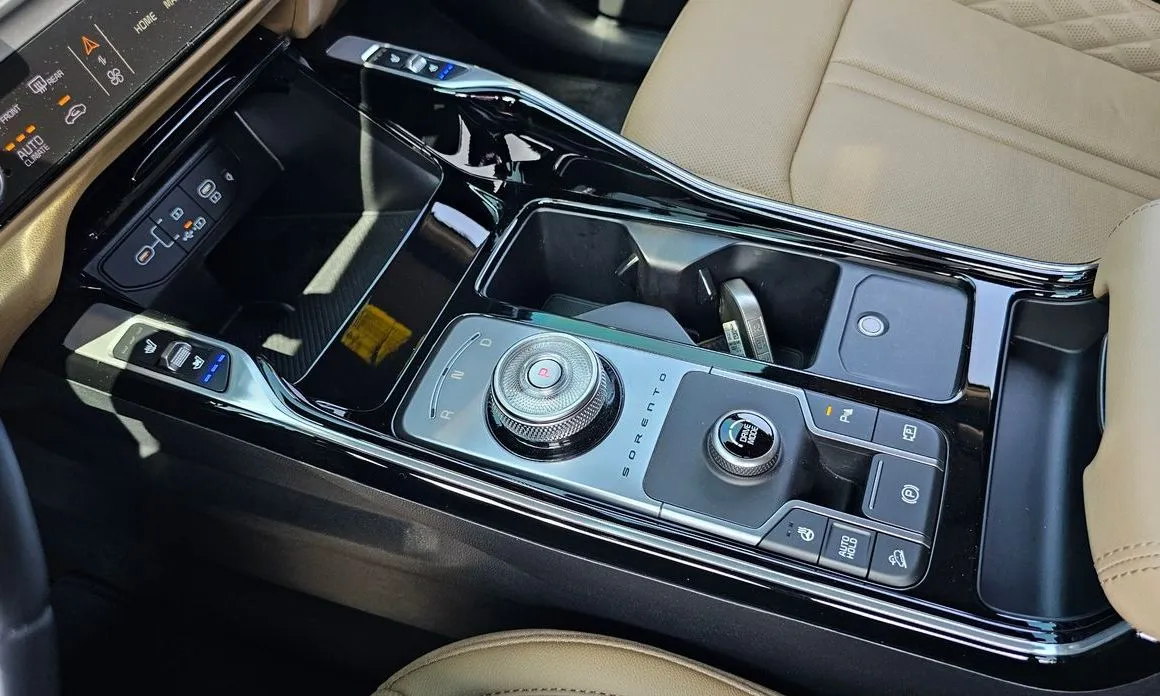 Kia Sorento — фото 9