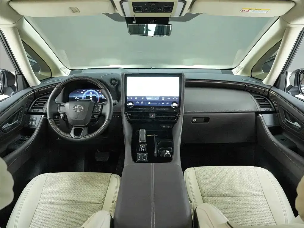 Toyota Alphard — фото 10