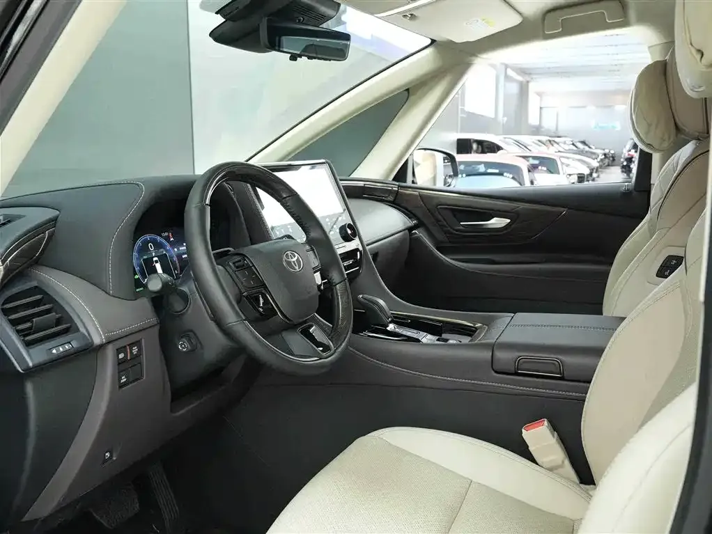 Toyota Alphard — фото 8
