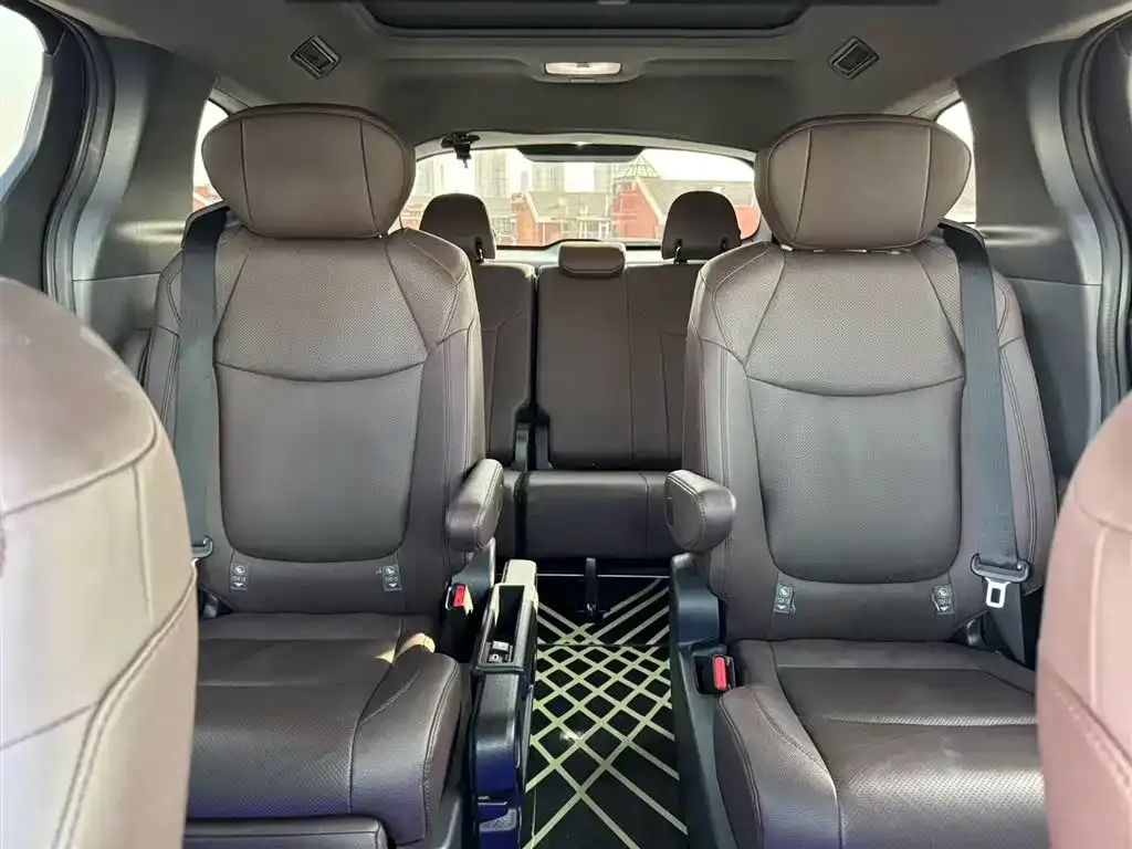 Toyota Granvia 2023 из CN, фото 7