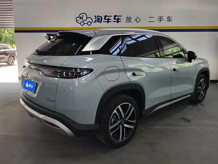 BYD L DM-i — фото 10