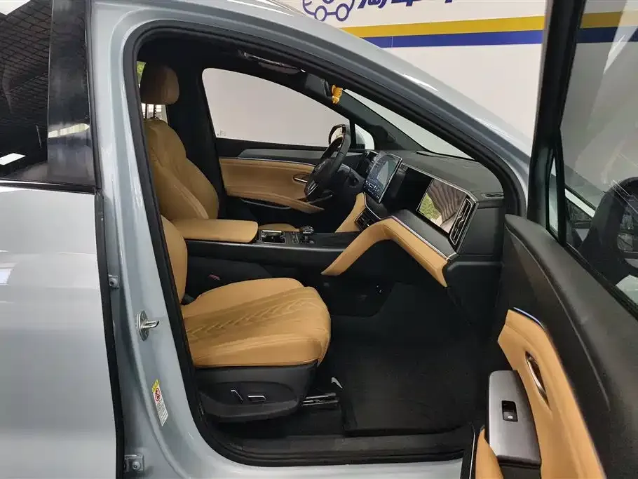 BYD L DM-i — фото 2