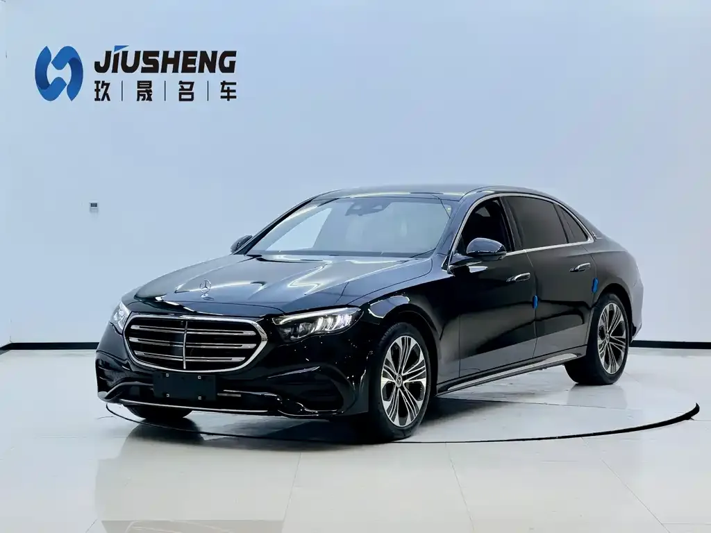 Mercedes-Benz E-Class — фото 1