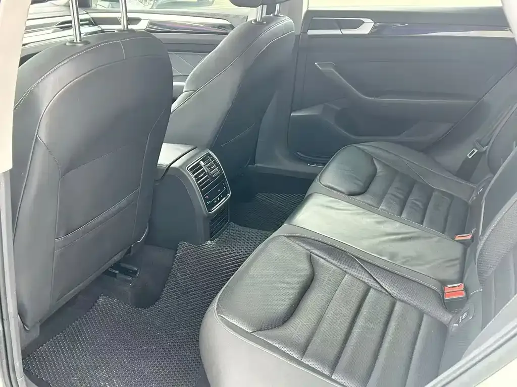 Volkswagen CC 2023 из CN, фото 9