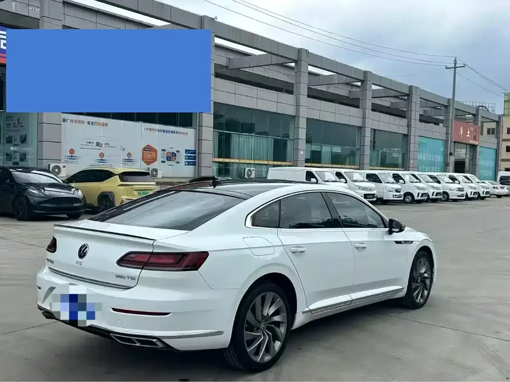 Volkswagen CC 2023 из CN, фото 2