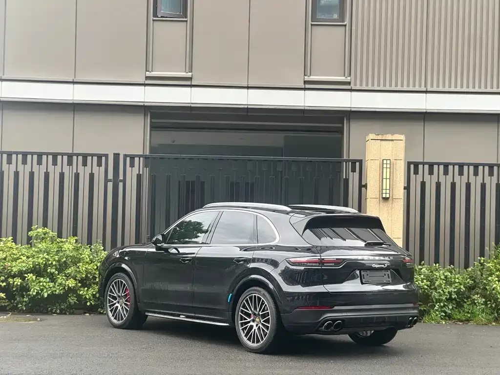 Porsche Cayenne — фото 10