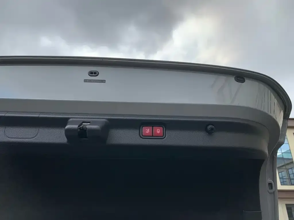 Mercedes-Benz EQE 2023 из CN, фото 2