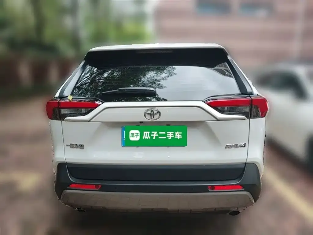 Toyota RAV4 — фото 8