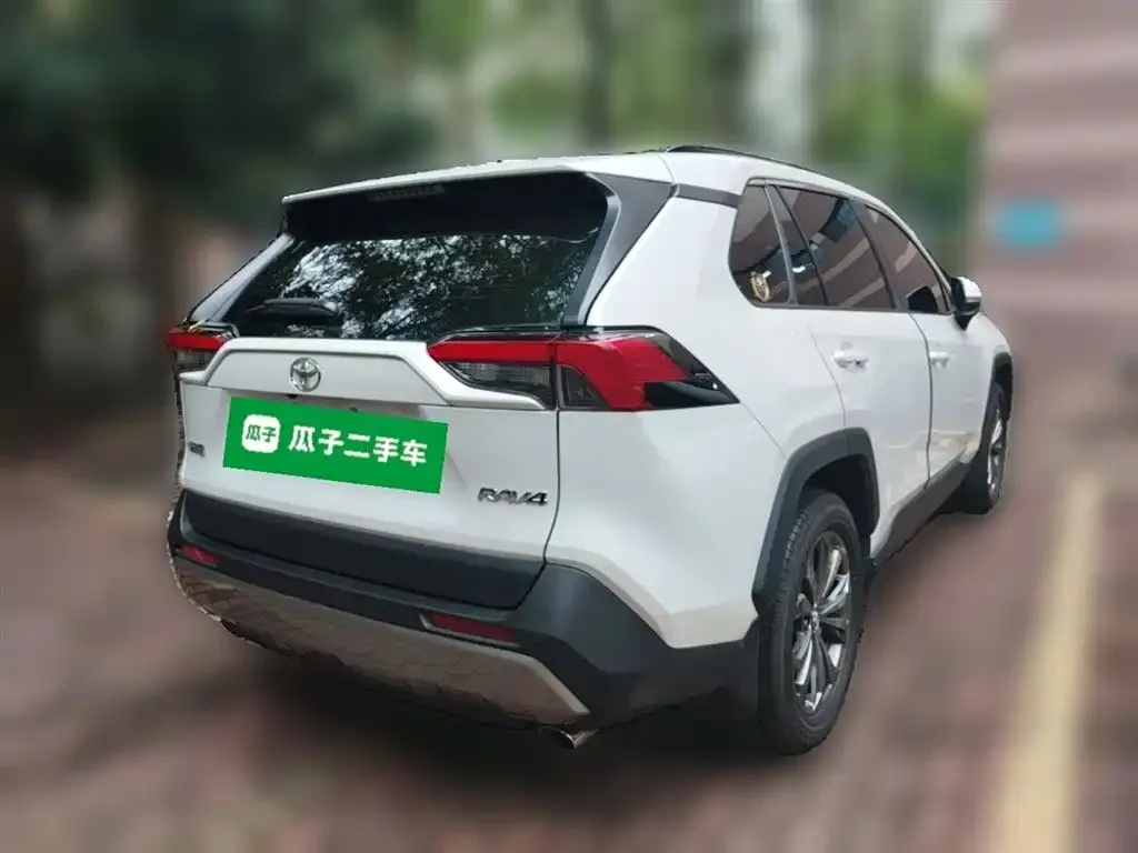Toyota RAV4 — фото 4