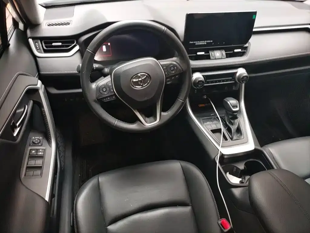 Toyota RAV4 — фото 7
