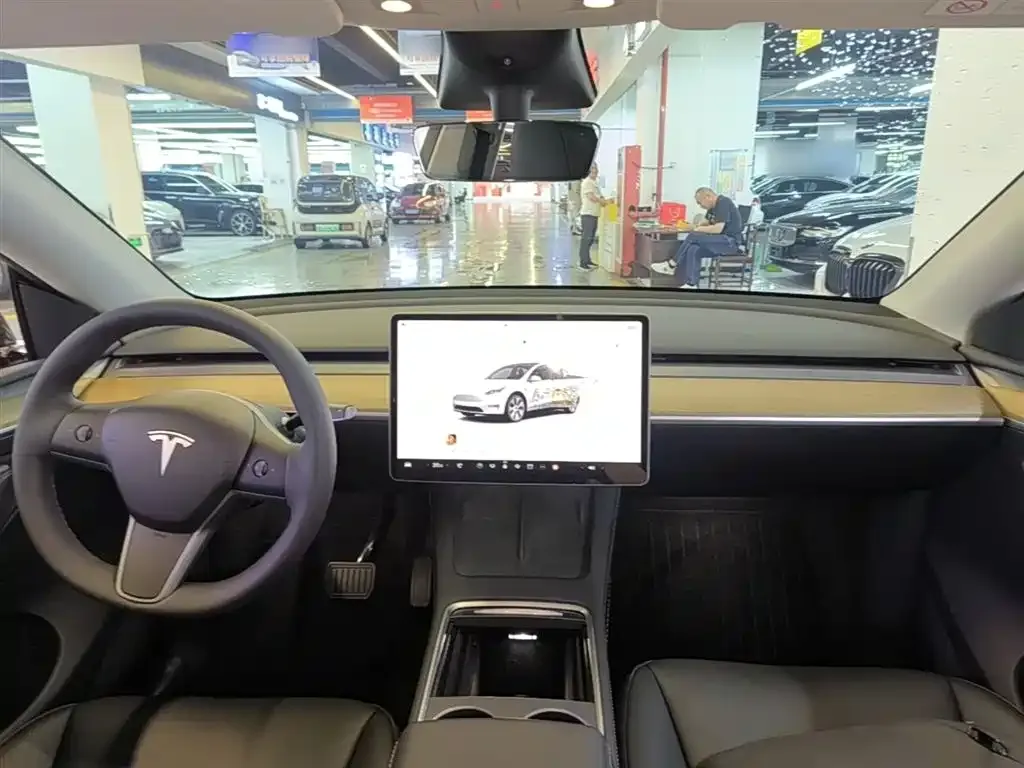 Tesla Model Y — фото 5
