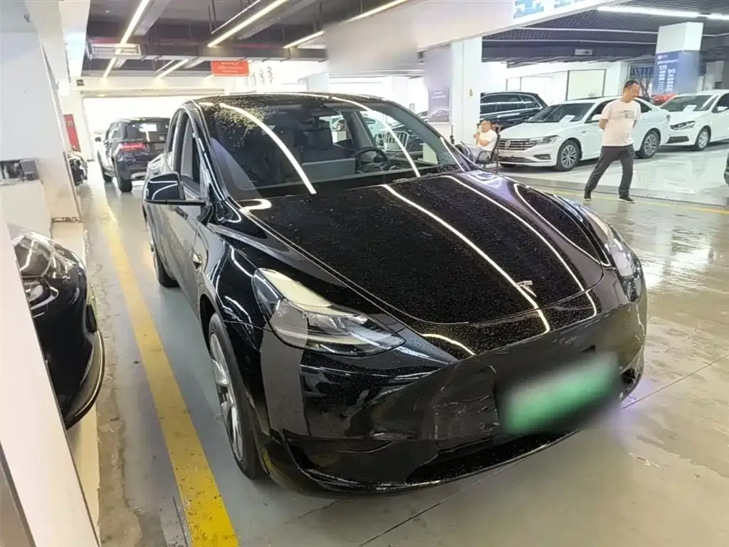 Tesla Model Y — фото 8