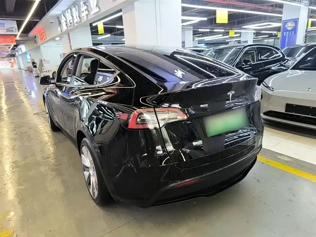 Tesla Model Y — фото 6