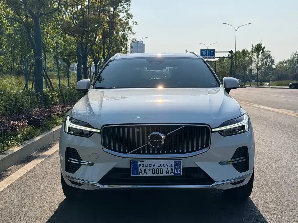 Volvo XC60 — фото 10