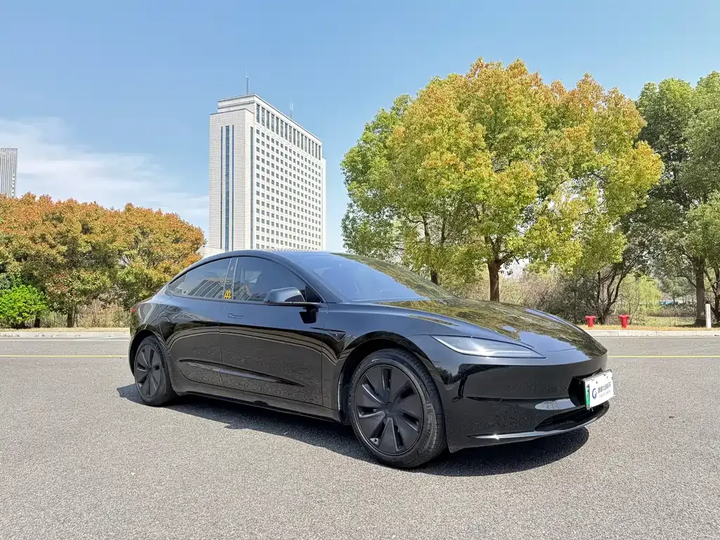 Tesla Model 3 — фото 10