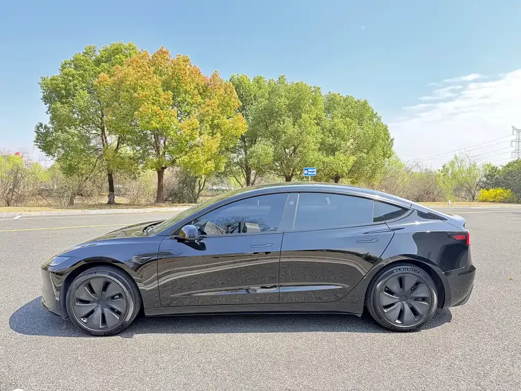 Tesla Model 3 — фото 9