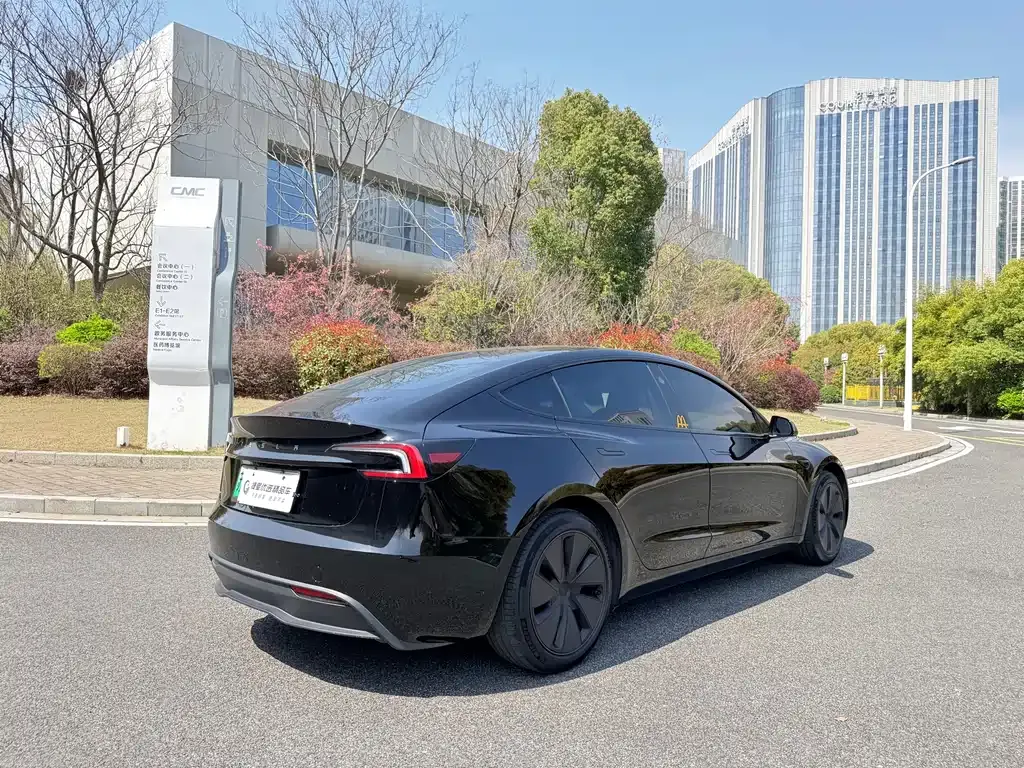 Tesla Model 3 — фото 8