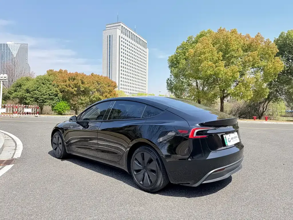 Tesla Model 3 — фото 6