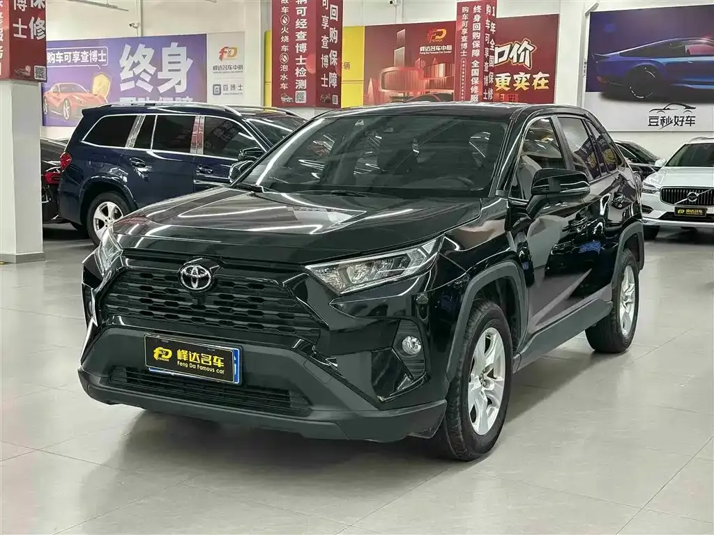 Toyota RAV4 — фото 1