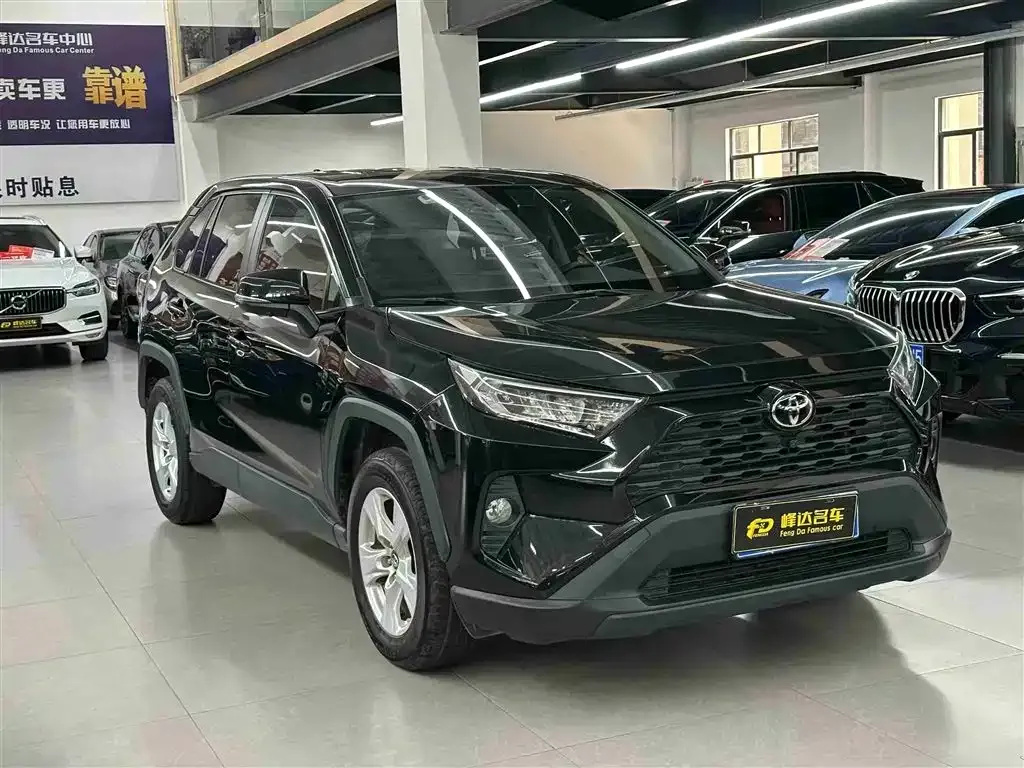 Toyota RAV4 — фото 9