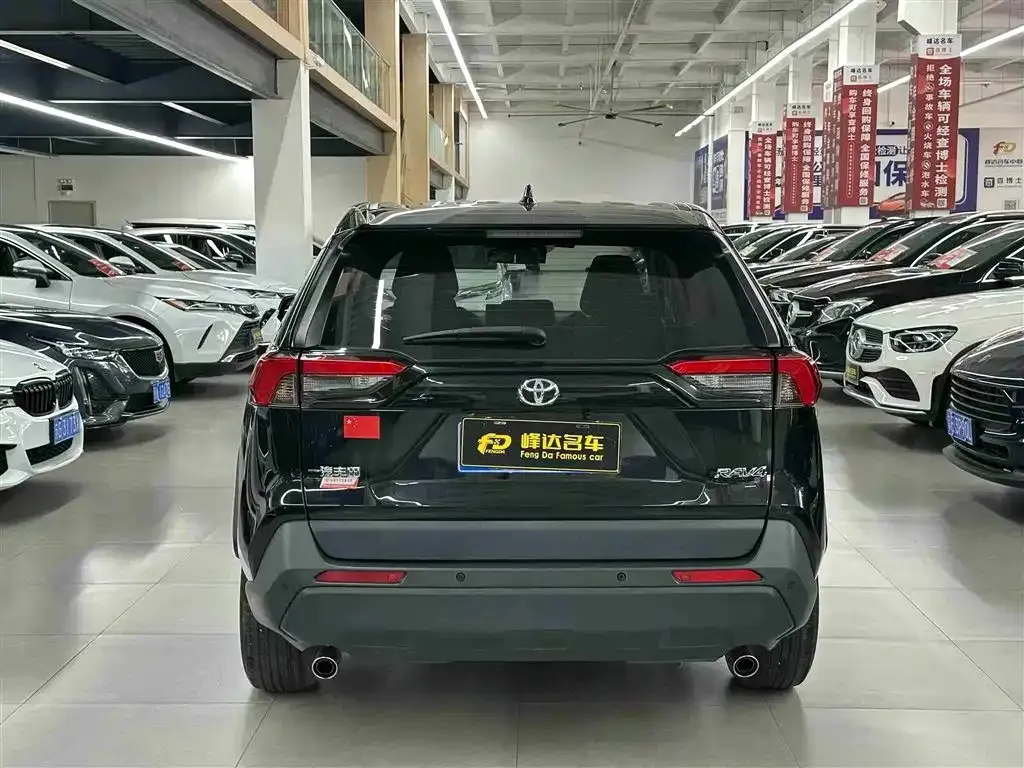 Toyota RAV4 — фото 5