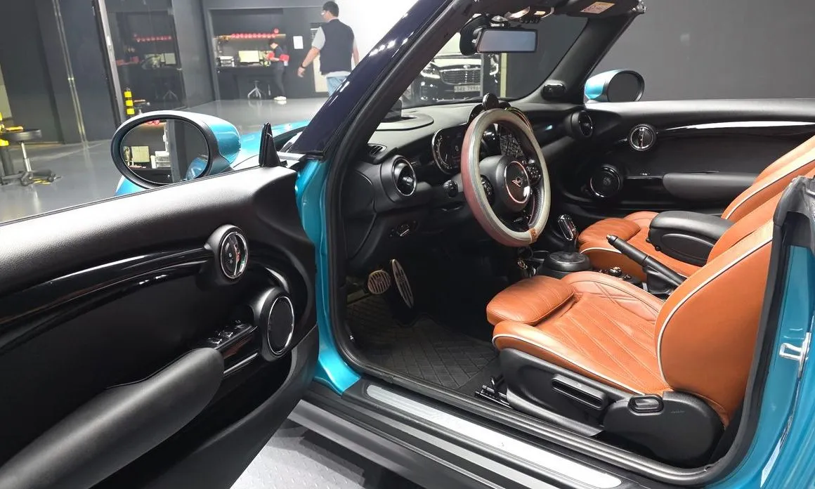 Mini Cooper Convertible 2021 из KR, фото 8