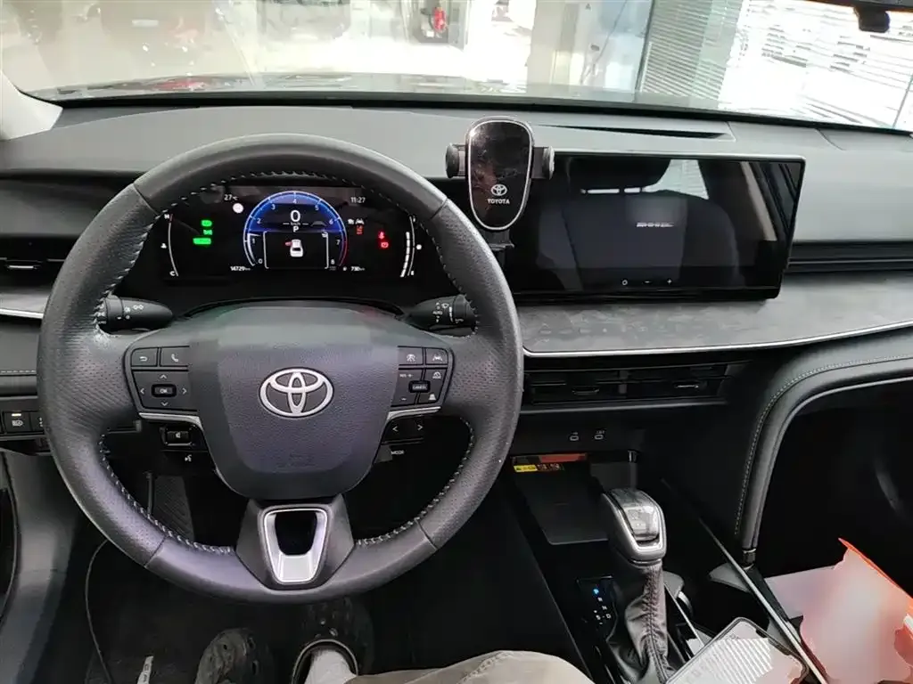 Toyota Camry — фото 3