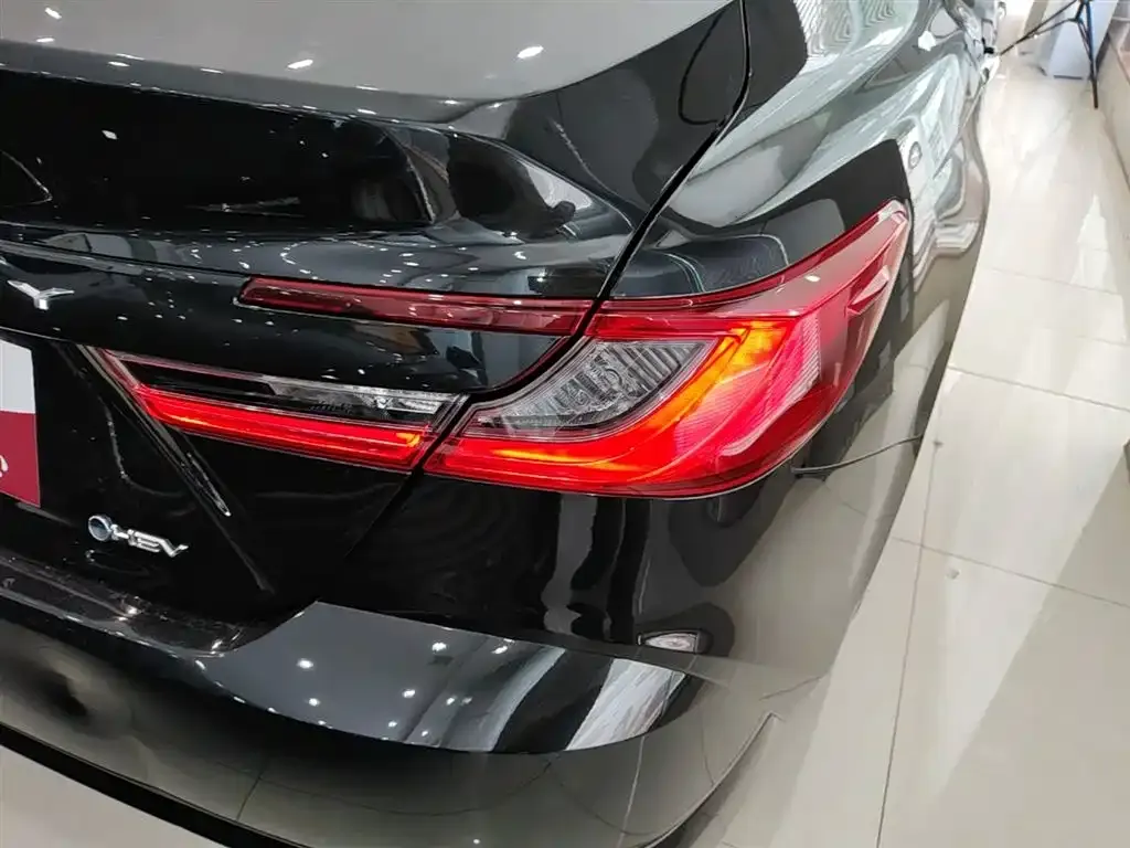 Toyota Camry — фото 8