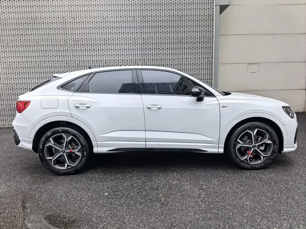 Audi Q3 Sportback — фото 8