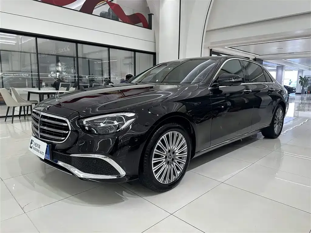 Mercedes-Benz E-Class — фото 1