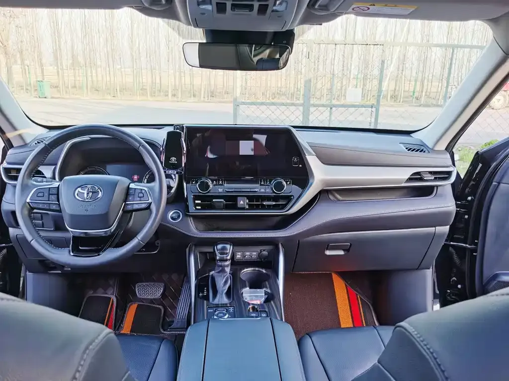 Toyota Highlander — фото 2