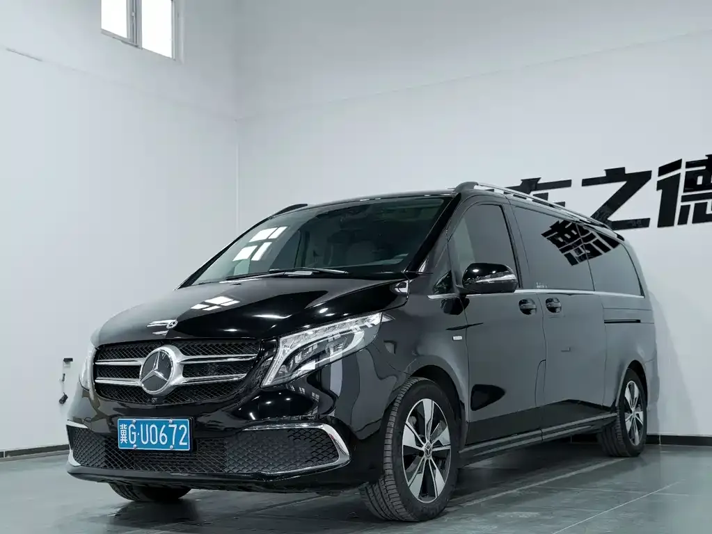 Mercedes-Benz V-Class — фото 1