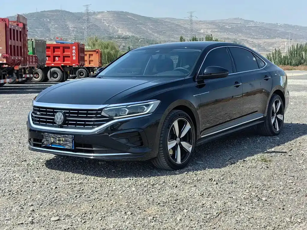 Volkswagen Passat — фото 1