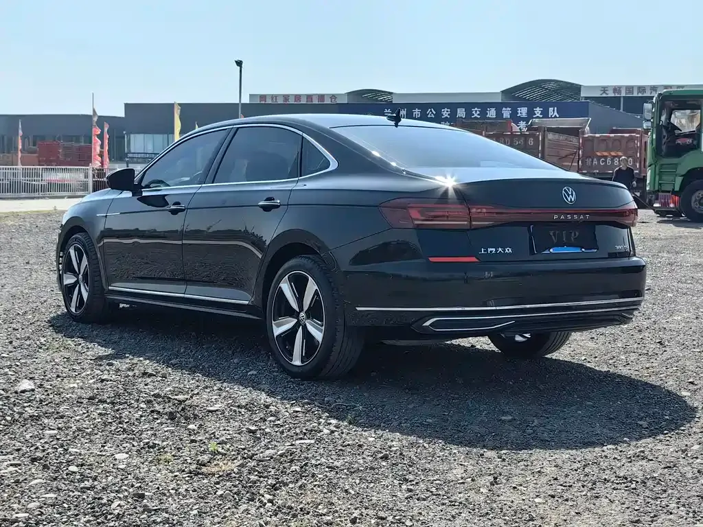 Volkswagen Passat — фото 10