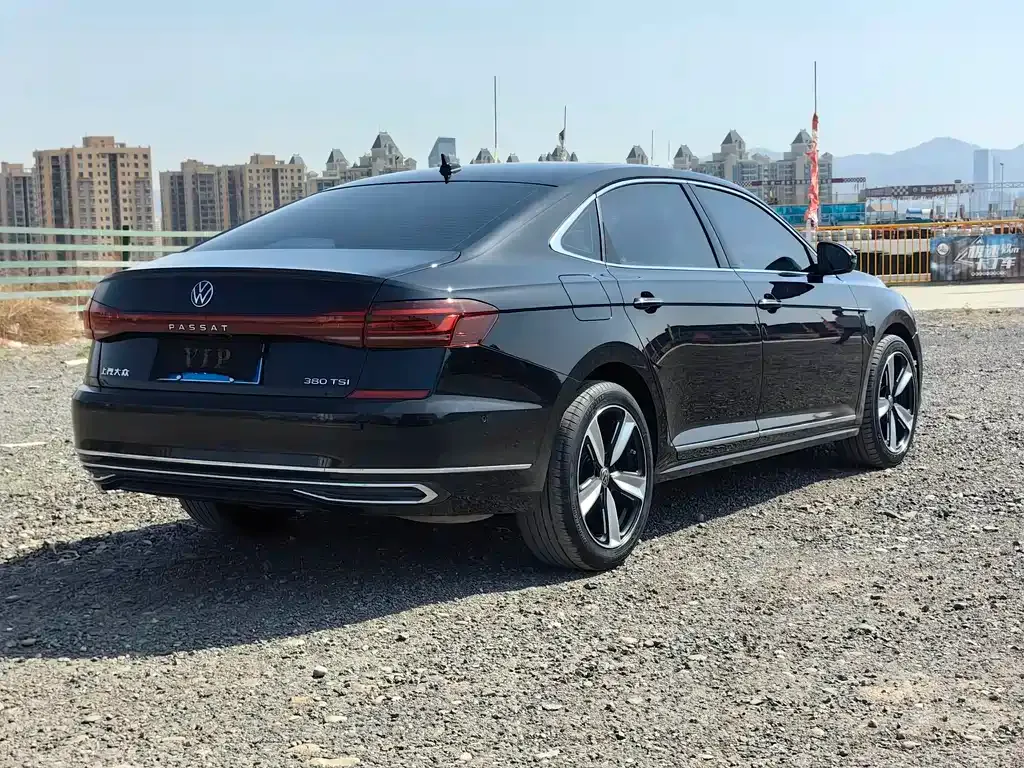 Volkswagen Passat — фото 8