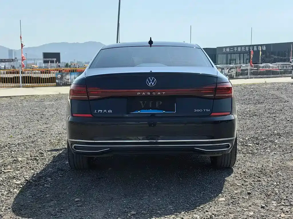 Volkswagen Passat — фото 7