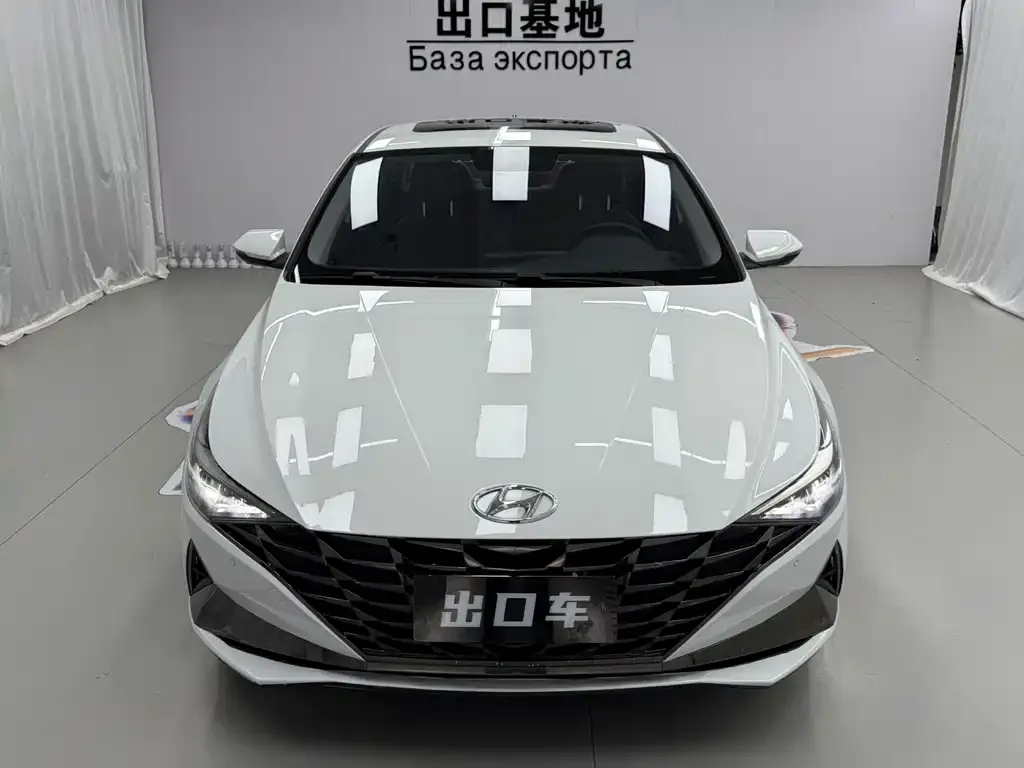 Hyundai Elantra — фото 2