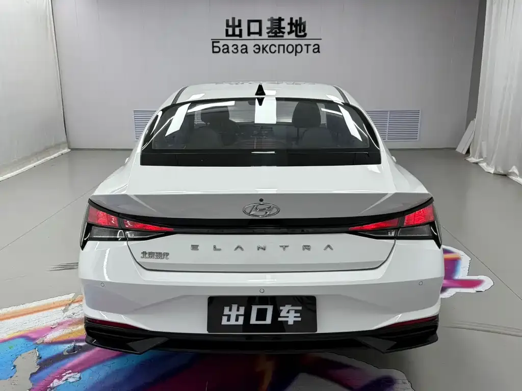 Hyundai Elantra — фото 3